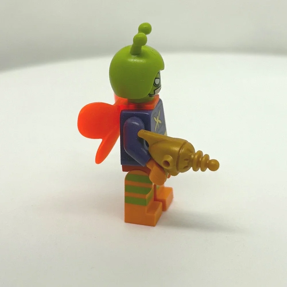 LEGO DC Super Heroes Killer Moth Minifigure Batman Villain with Ray Gun